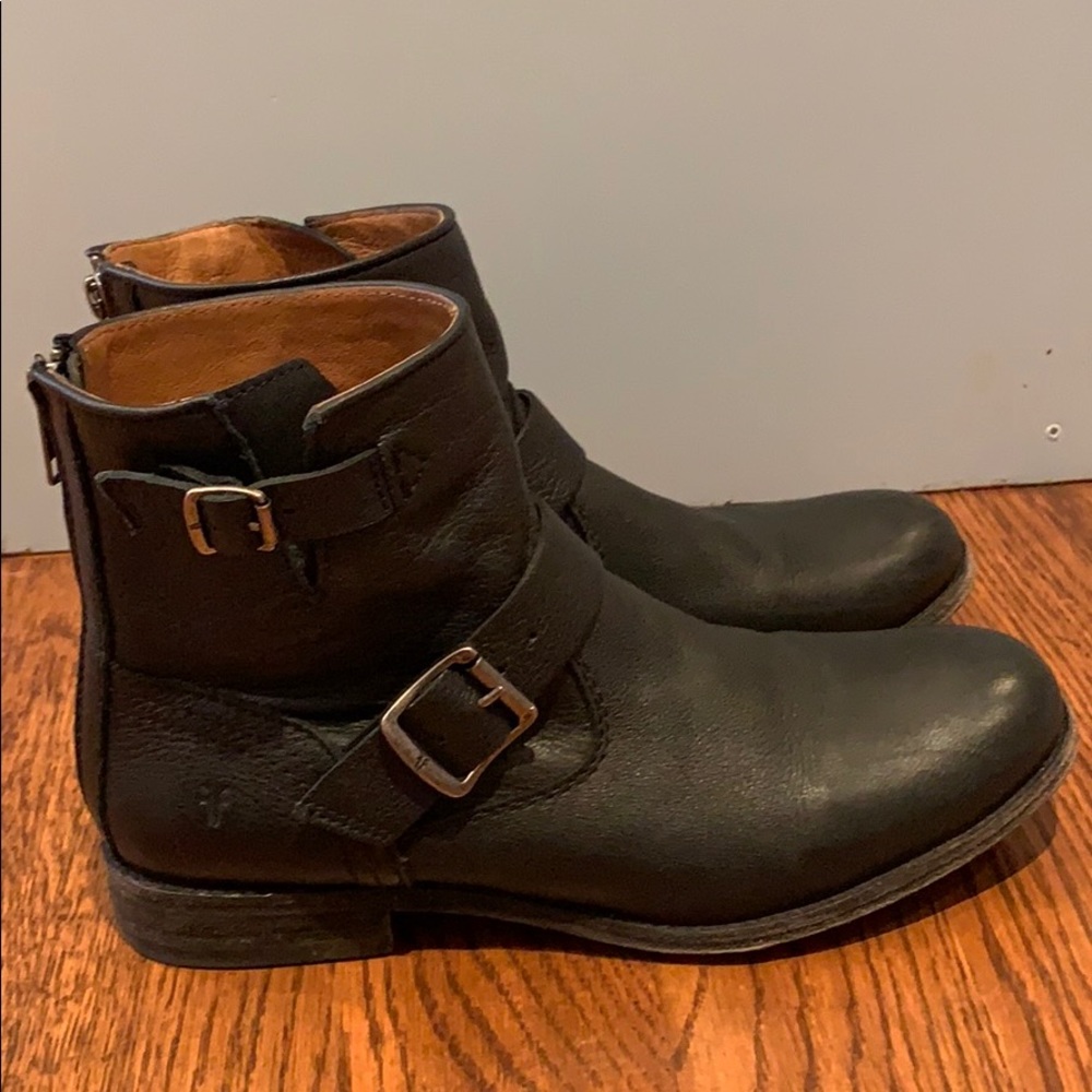 Frye double buckle short black booties size 9.5